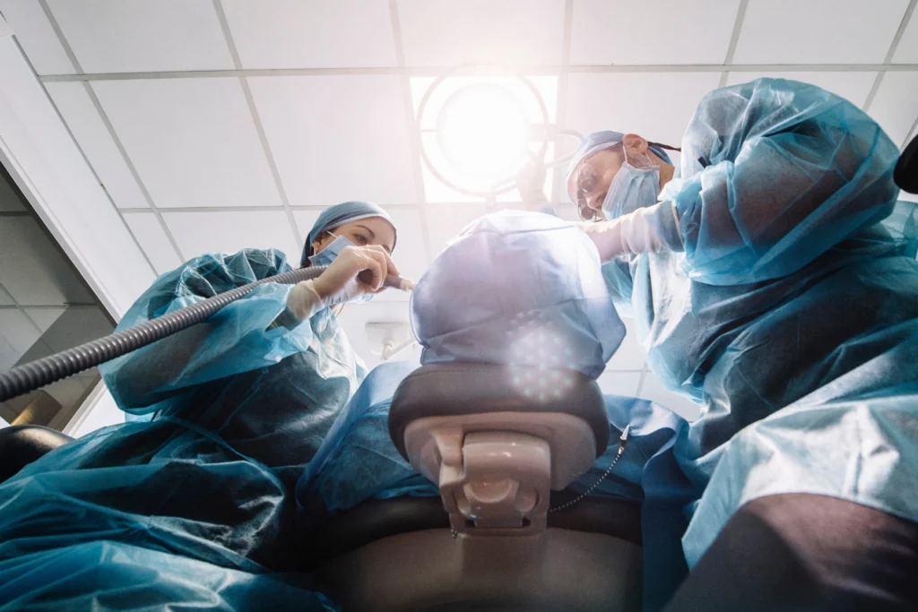 intervention dentaire implants intervention dentaire implants Nos conseils Mediweb - Template 5